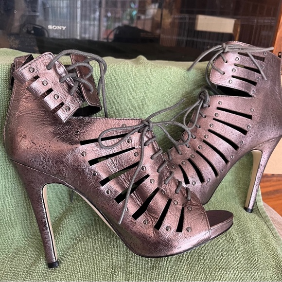 DV by Dolce Vita Metallic Pewter Lace-Up Heeled Boots-8M pre-loved excellent! - Picture 9 of 13